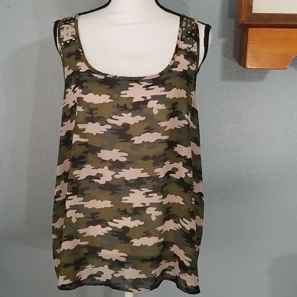 Iris Los Angeles Plus Racer Back Camo Tank Top - Picture 4 of 7